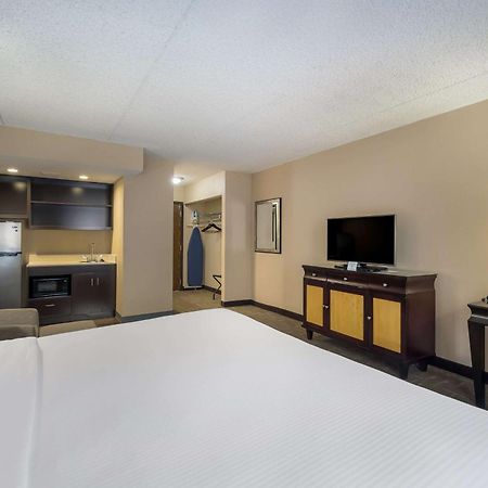 Best Western Detroit Livonia Eksteriør billede