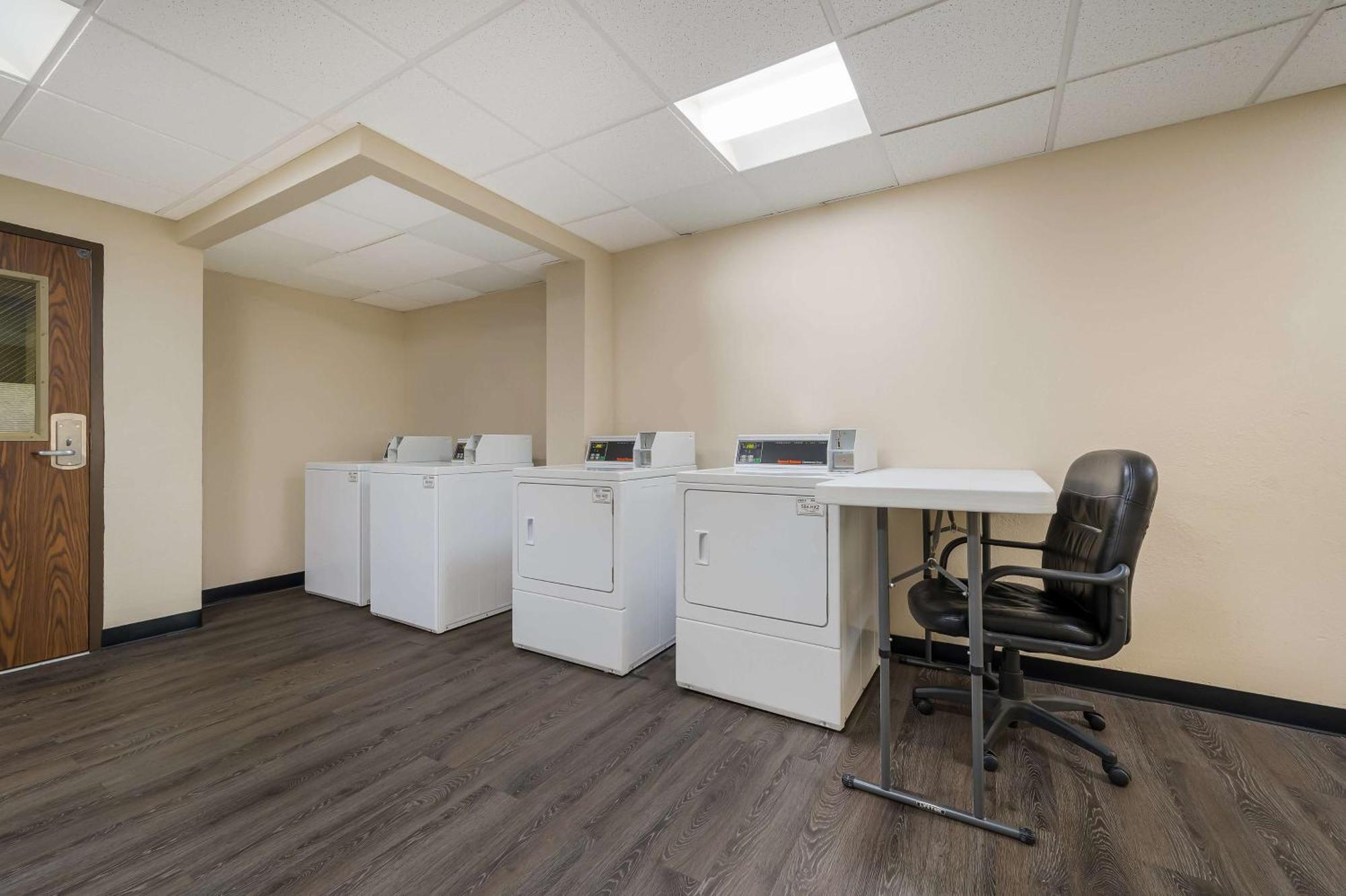Best Western Detroit Livonia Eksteriør billede