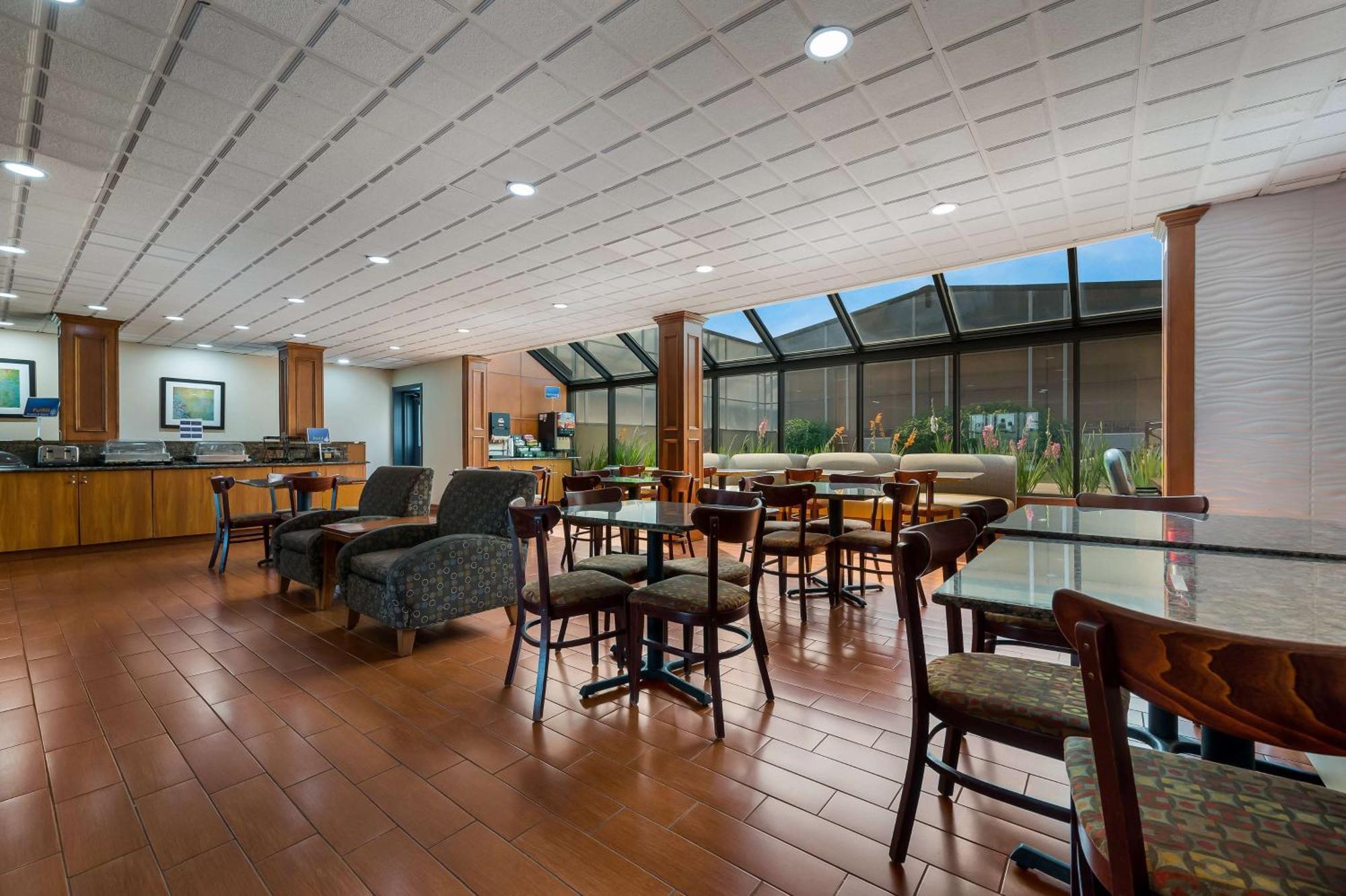 Best Western Detroit Livonia Eksteriør billede